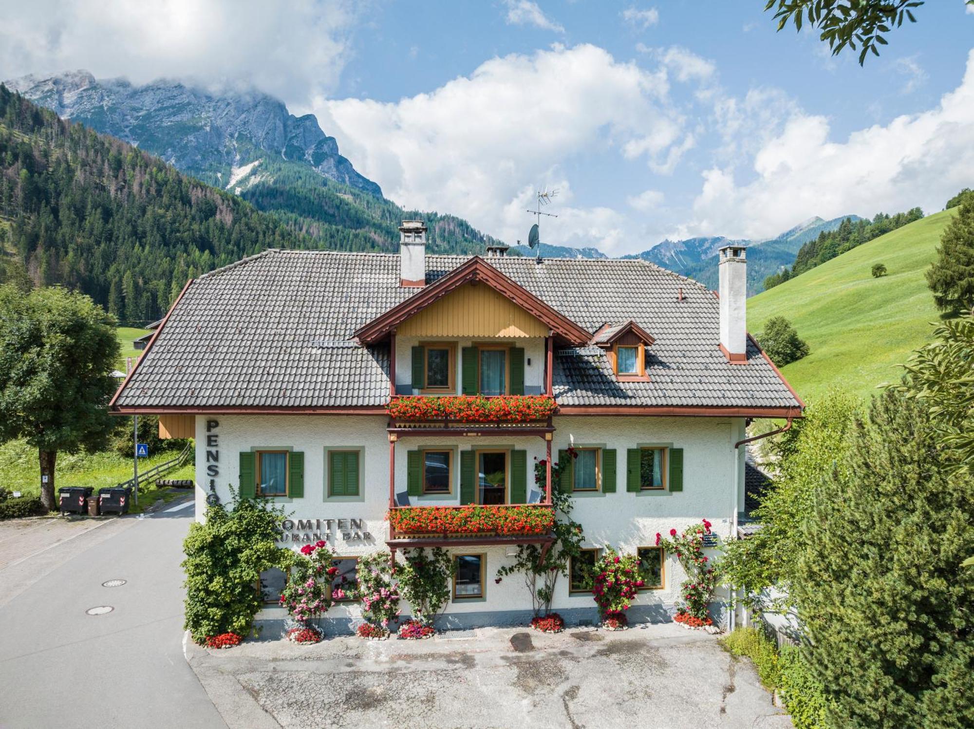 Gasthof Albergo Dolomiten Брайес  Экстерьер фото