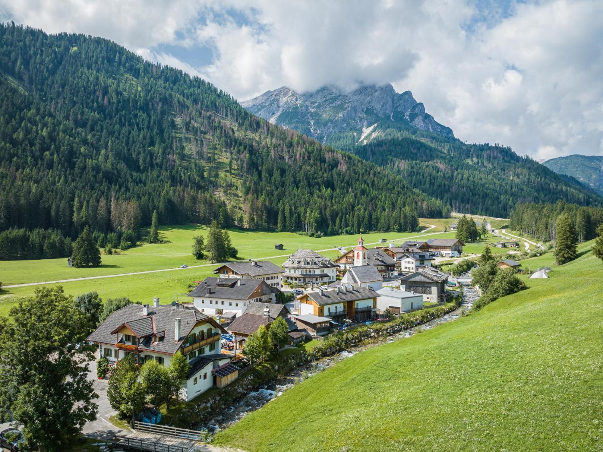 Gasthof Albergo Dolomiten Брайес  Экстерьер фото