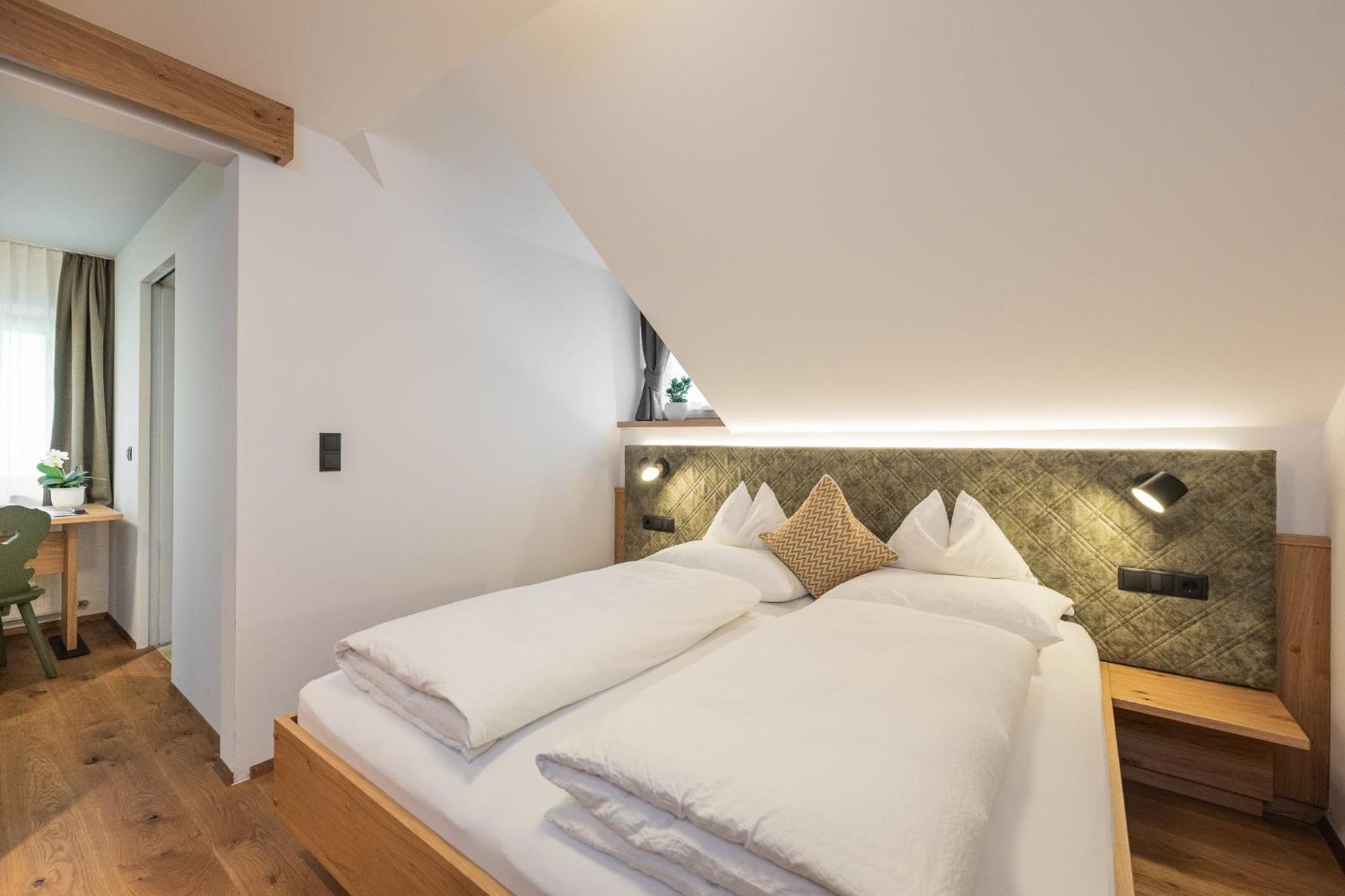 Gasthof Albergo Dolomiten Брайес  Экстерьер фото