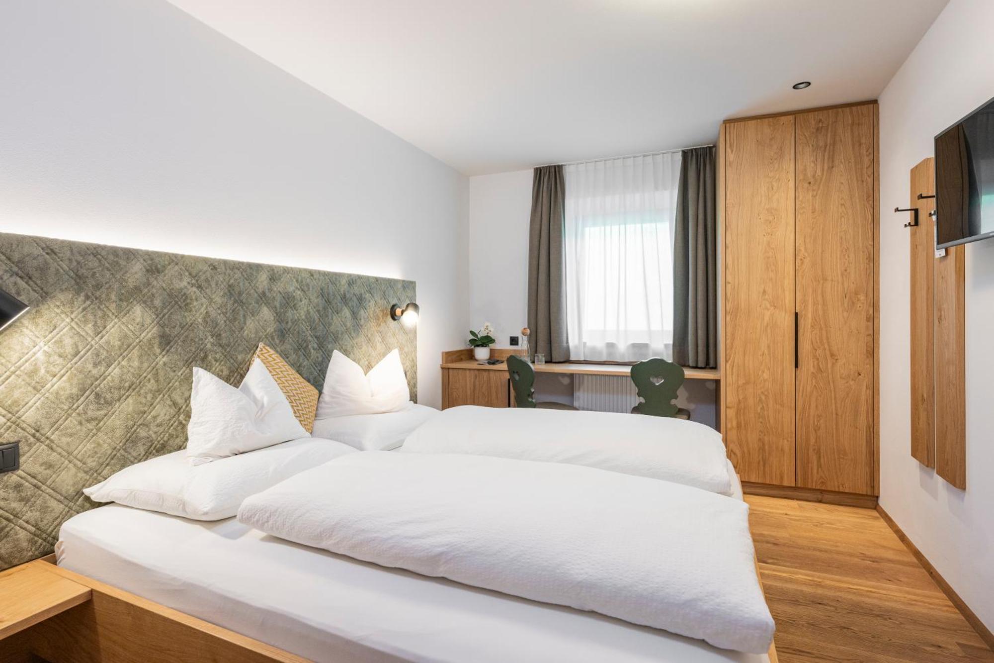 Gasthof Albergo Dolomiten Брайес  Экстерьер фото